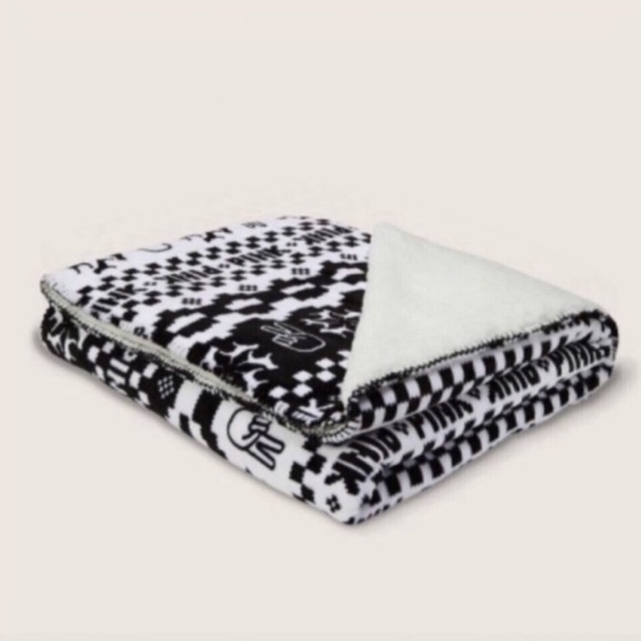 🔥VS Pink super soft fair isle sherpa blanket NWT - Picture 2 of 7